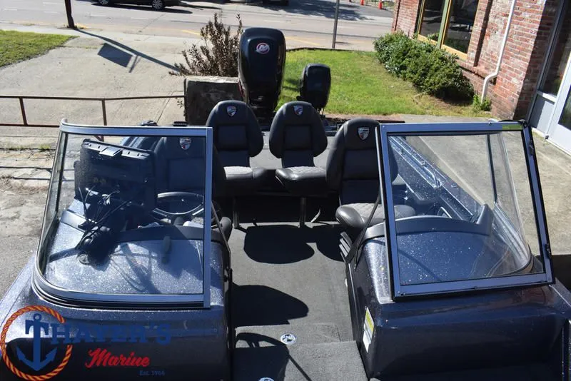 Slide: The Image of Triton 216 Allure 2017 - 12