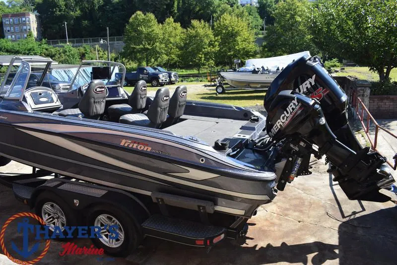 Slide: The Image of Triton 216 Allure 2017 - 15