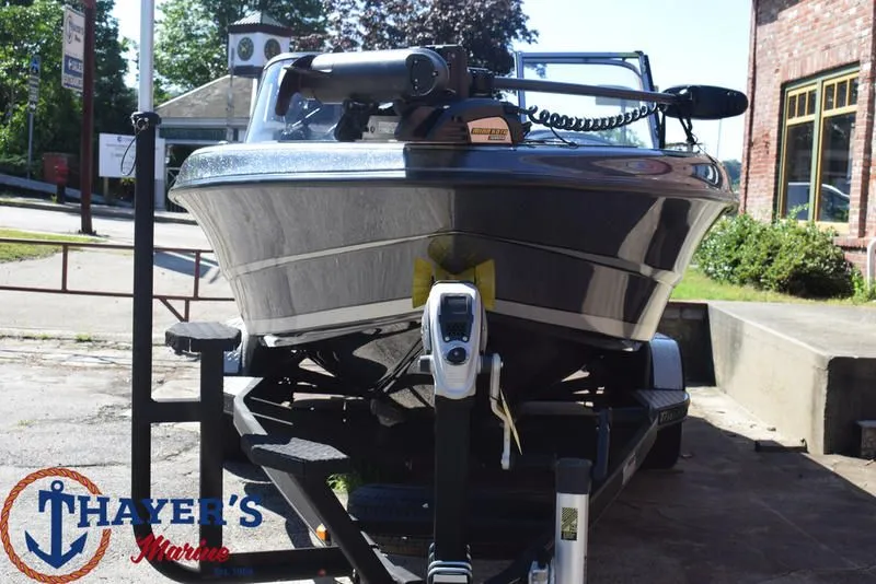 Slide: The Image of Triton 216 Allure 2017 - 20