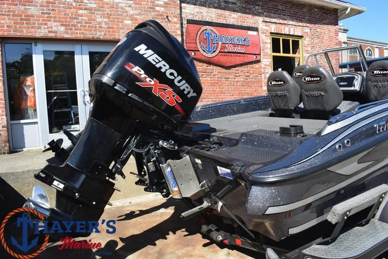 Slide: The Image of Triton 216 Allure 2017 - 4