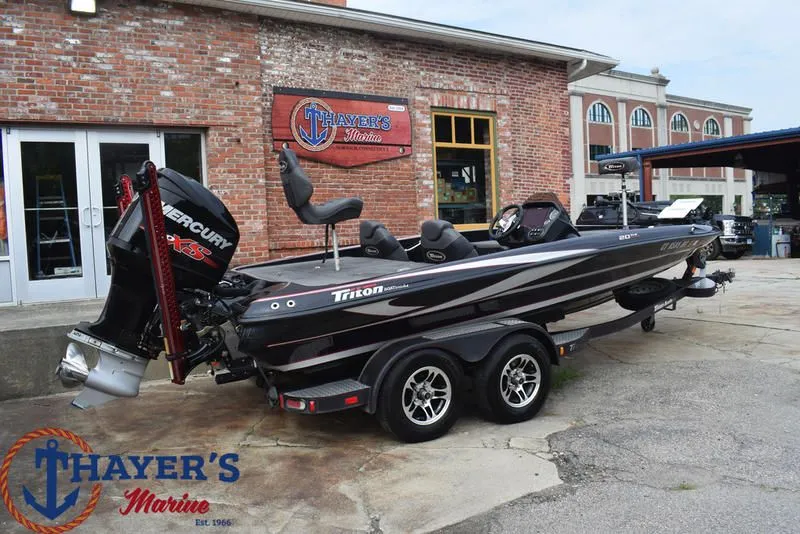 Slide: The Image of Triton 20 TrX 2015 - 3