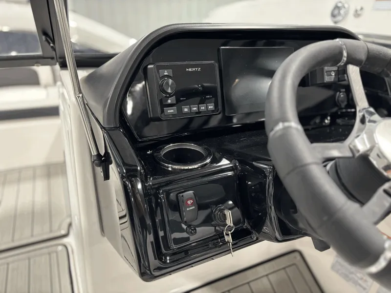 Slide: The Image of Yamaha 195S 2026 - 13