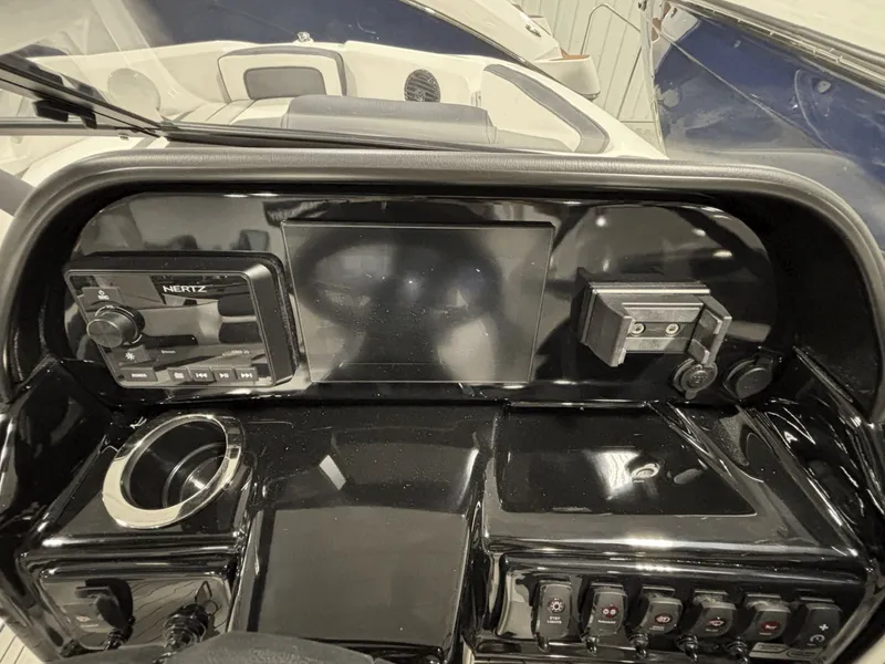 Slide: The Image of Yamaha 195S 2026 - 14