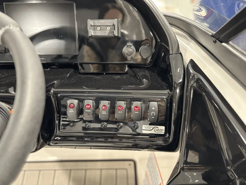 Slide: The Image of Yamaha 195S 2026 - 15