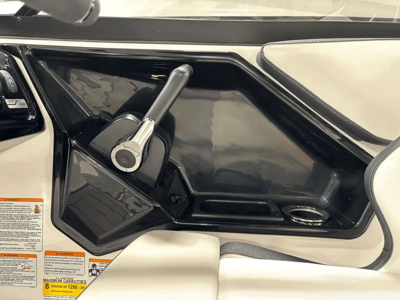 Slide: The Image of Yamaha 195S 2026 - 16