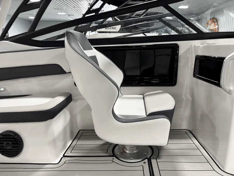 Slide: The Image of Yamaha 195S 2026 - 24