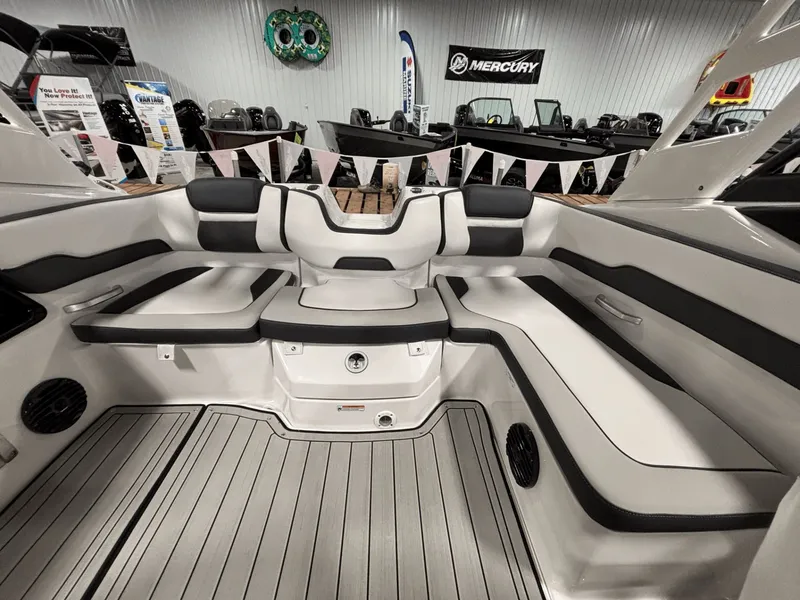 Slide: The Image of Yamaha 195S 2026 - 25