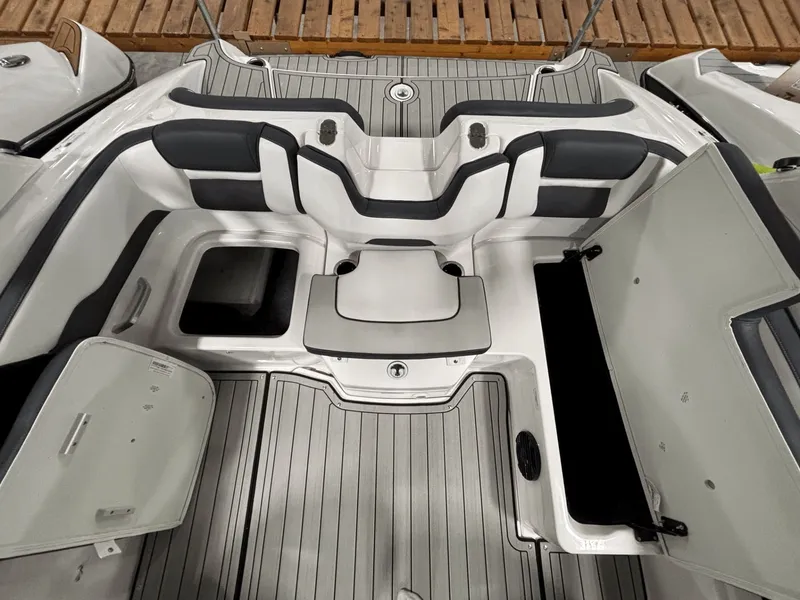 Slide: The Image of Yamaha 195S 2026 - 26