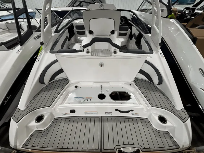 Slide: The Image of Yamaha 195S 2026 - 28