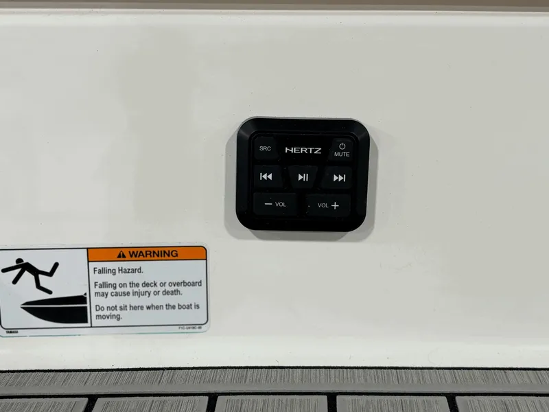 Slide: The Image of Yamaha 195S 2026 - 29