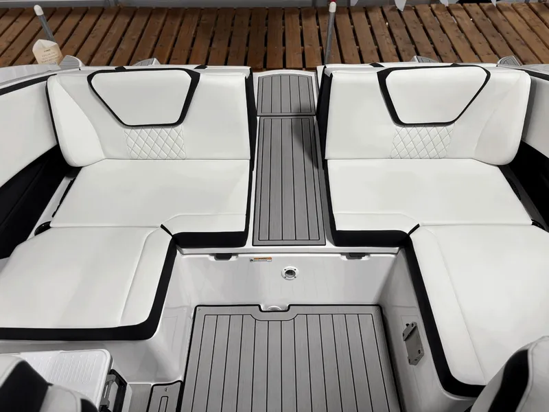 Slide: The Image of Yamaha 222S 2026 - 19