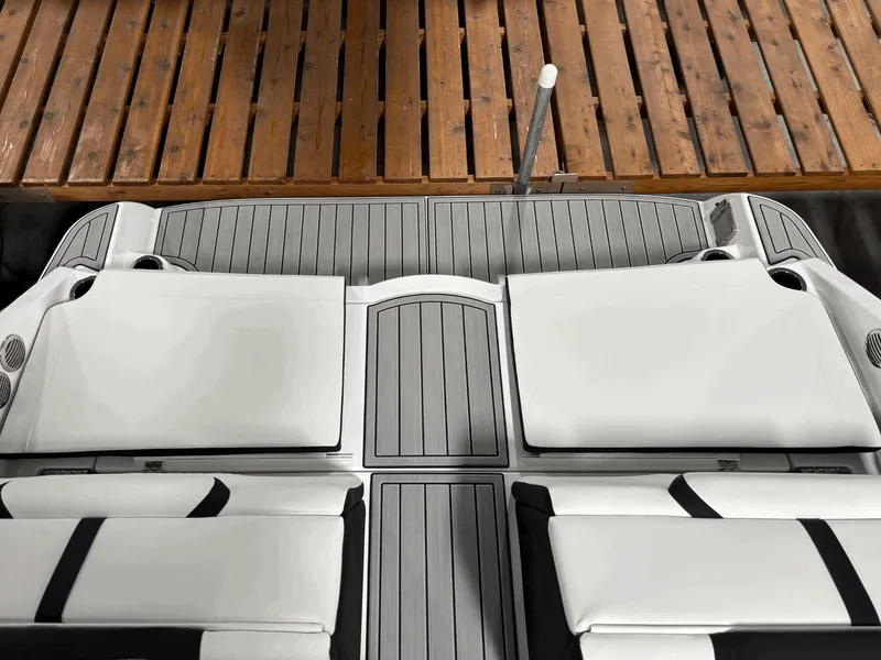 Slide: The Image of Yamaha 222S 2026 - 20