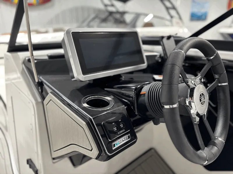 Slide: The Image of Yamaha 252SE 2026 - 15