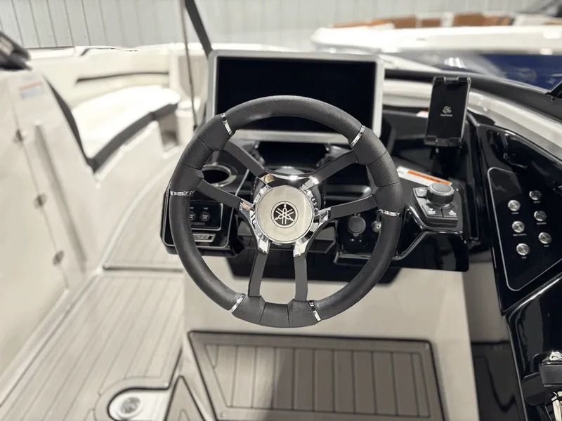 Slide: The Image of Yamaha 252SE 2026 - 16