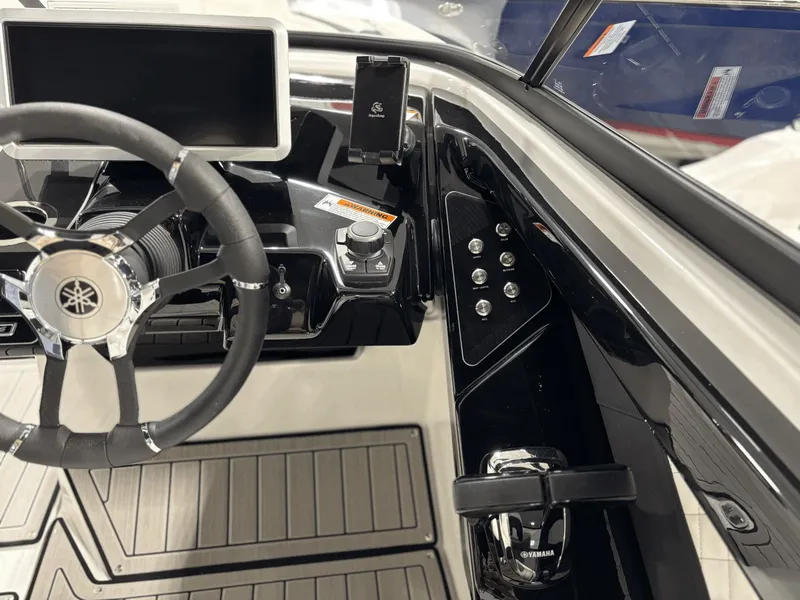 Slide: The Image of Yamaha 252SE 2026 - 18