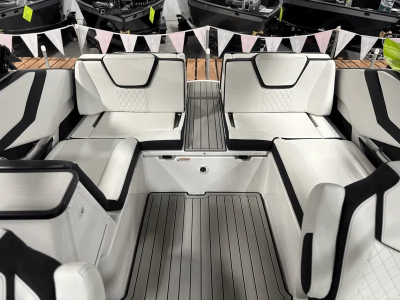 Slide: The Image of Yamaha 252SE 2026 - 22