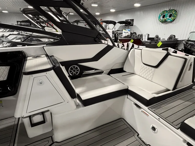 Slide: The Image of Yamaha 252SE 2026 - 23