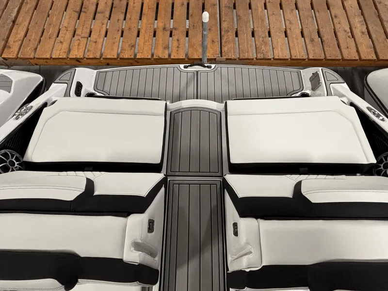 Slide: The Image of Yamaha 252SE 2026 - 26