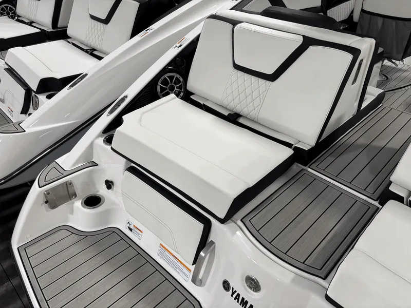 Slide: The Image of Yamaha 252SE 2026 - 27