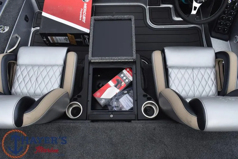 Slide: The Image of Phoenix Bass Boats 721 ZXL 2026 - 25