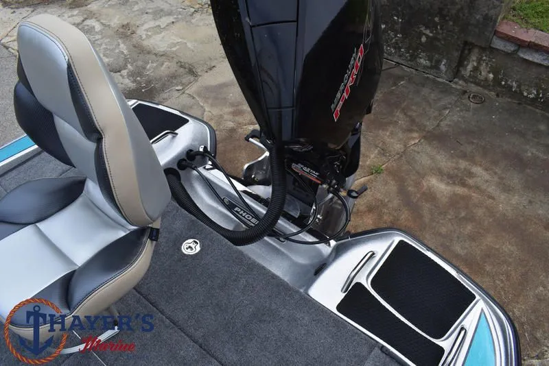 Slide: The Image of Phoenix Bass Boats 721 ZXL 2026 - 8