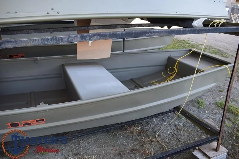 Slide: The Image of Tracker Grizzly 1236 Utility 2026 - 2