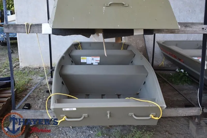 Slide: The Image of Tracker Grizzly 1236 Utility 2026 - 4