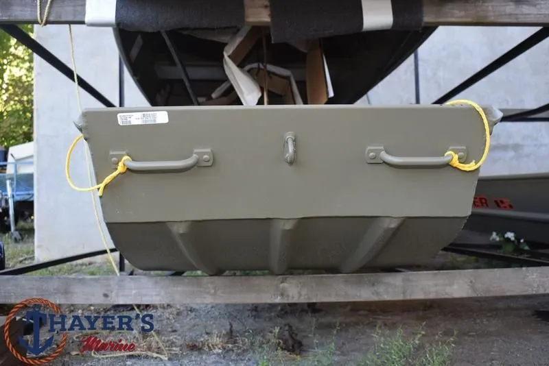 Slide: The Image of Tracker Grizzly 1236 Utility 2026 - 5