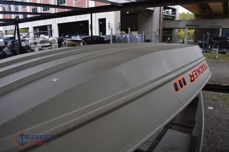 Slide: The Image of Tracker Grizzly 1036 Utility 2026 - 7