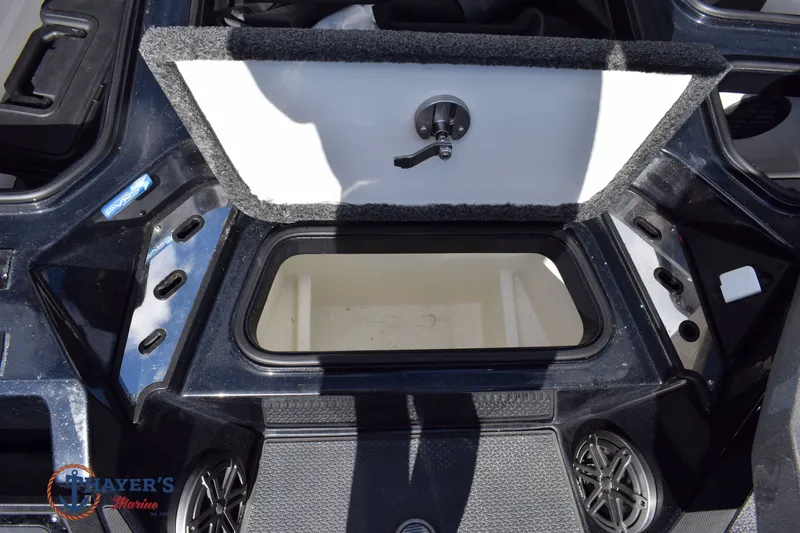 Slide: The Image of Ranger Z520R 2022 - 22