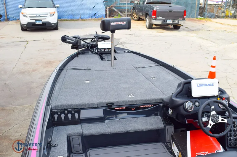 Slide: The Image of Phoenix Bass Boats 721 ZXL 2026 - 15