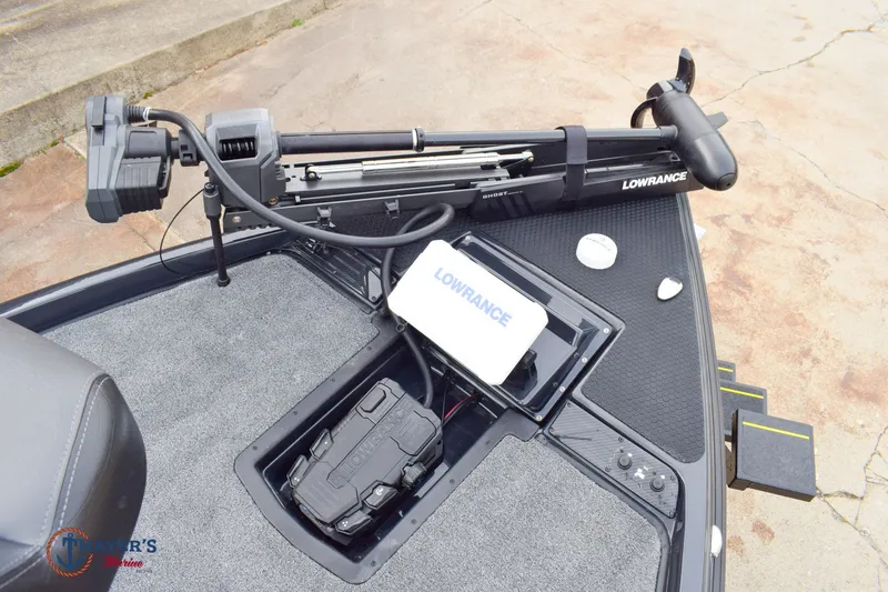 Slide: The Image of Phoenix Bass Boats 721 ZXL 2026 - 23