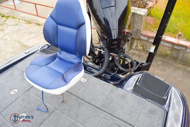 Slide: The Image of Phoenix Bass Boats 721 ZXL 2026 - 11