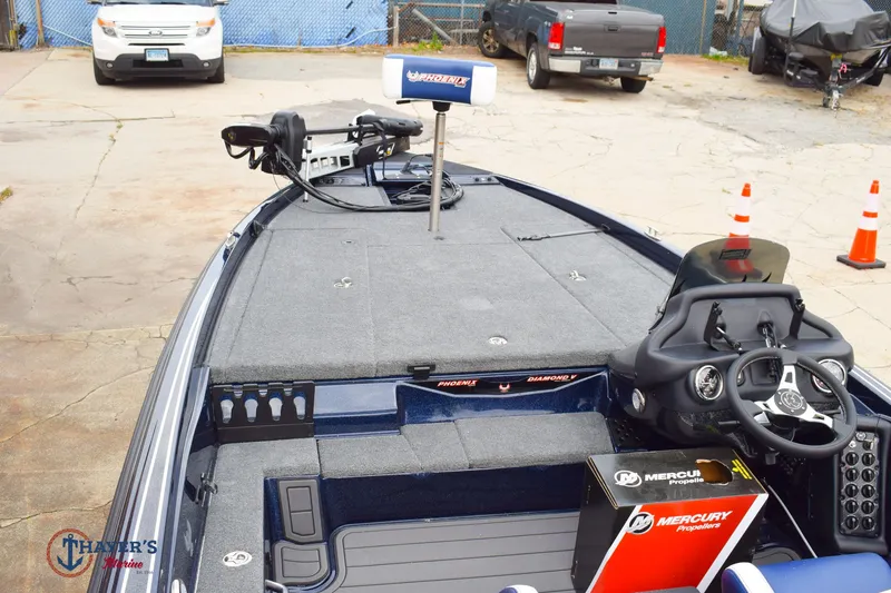 Slide: The Image of Phoenix Bass Boats 721 ZXL 2026 - 14