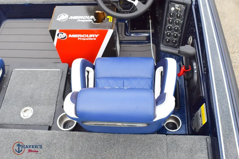 Slide: The Image of Phoenix Bass Boats 721 ZXL 2026 - 16