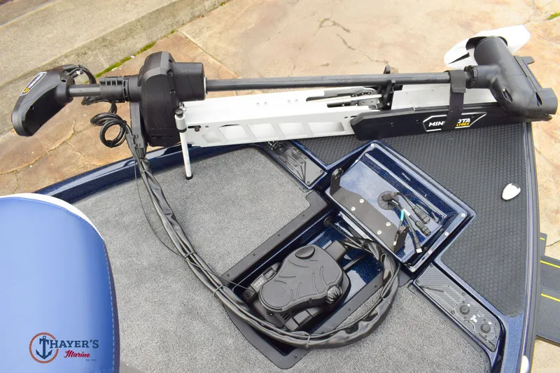 Slide: The Image of Phoenix Bass Boats 721 ZXL 2026 - 19