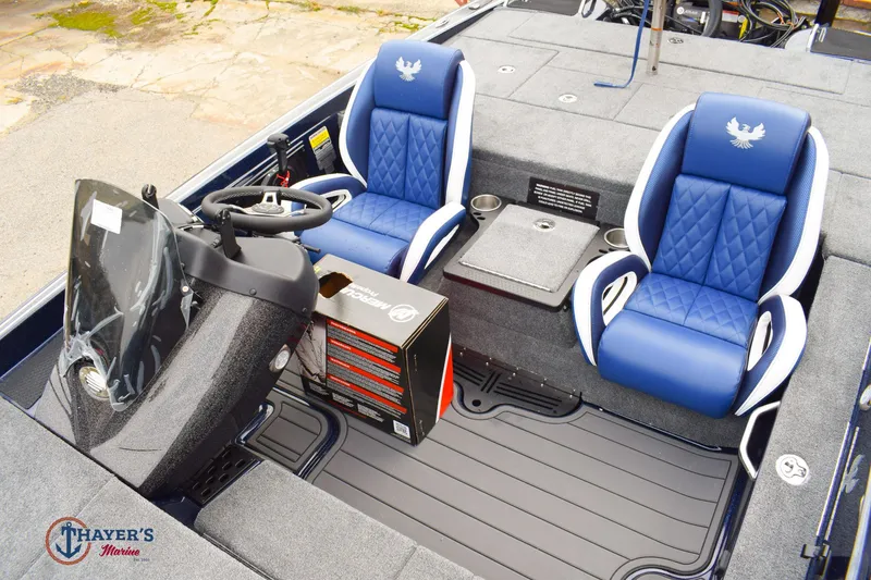 Slide: The Image of Phoenix Bass Boats 721 ZXL 2026 - 22