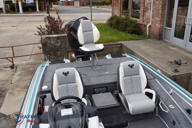 Slide: The Image of Phoenix Bass Boats 819 ZXL 2026 - 18