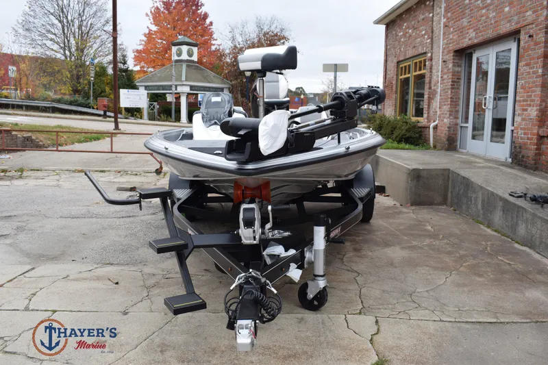 Slide: The Image of Phoenix Bass Boats 819 ZXL 2026 - 32