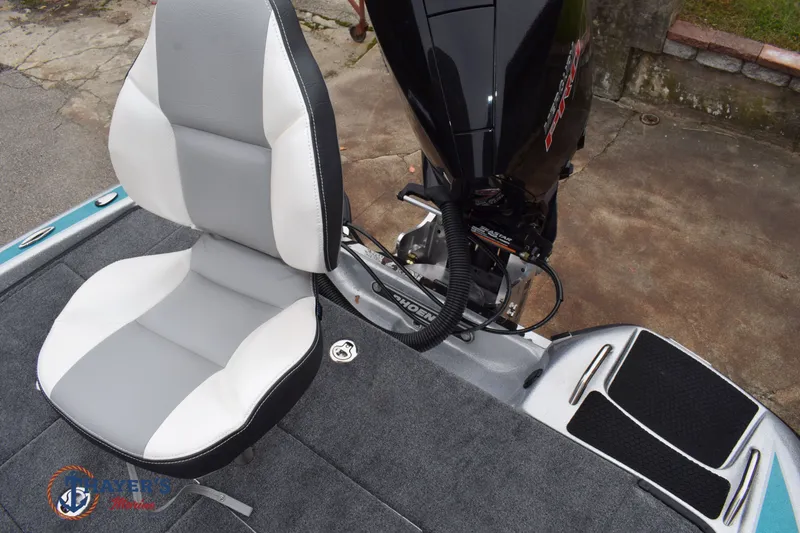 Slide: The Image of Phoenix Bass Boats 819 ZXL 2026 - 8