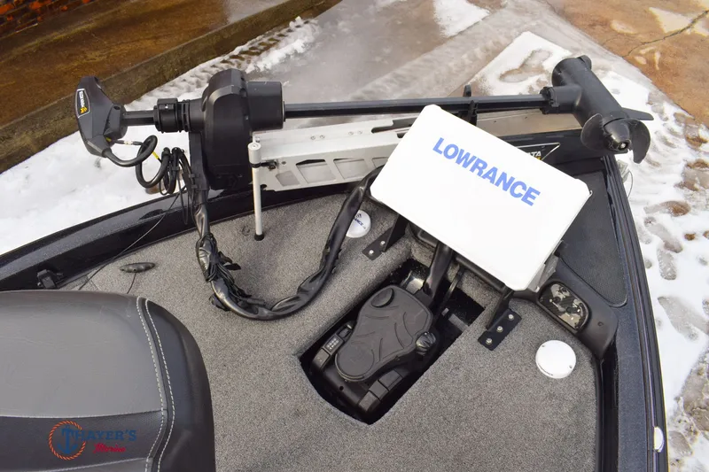 Slide: The Image of Phoenix Bass Boats 919 Pro xp 2024 - 14