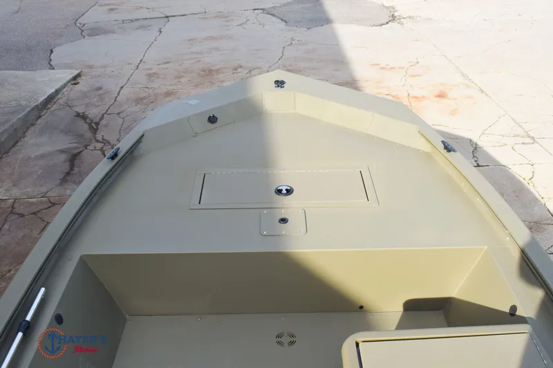 Slide: The Image of Tracker Grizzly 1648 SC 2026 - 11