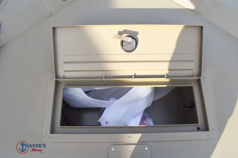 Slide: The Image of Tracker Grizzly 1648 SC 2026 - 13