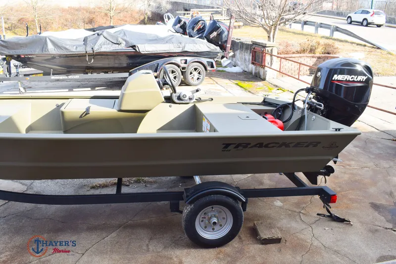 Slide: The Image of Tracker Grizzly 1648 SC 2026 - 18