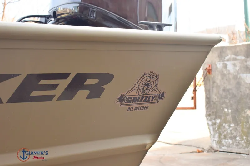 Slide: The Image of Tracker Grizzly 1648 SC 2026 - 22