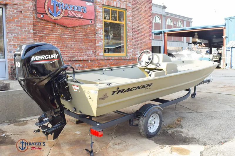 Slide: The Image of Tracker Grizzly 1648 SC 2026 - 3