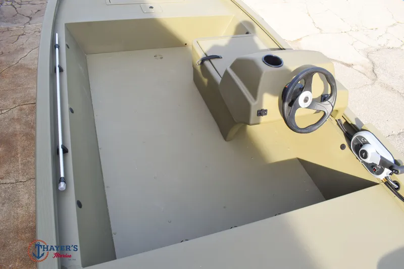 Slide: The Image of Tracker Grizzly 1648 SC 2026 - 8