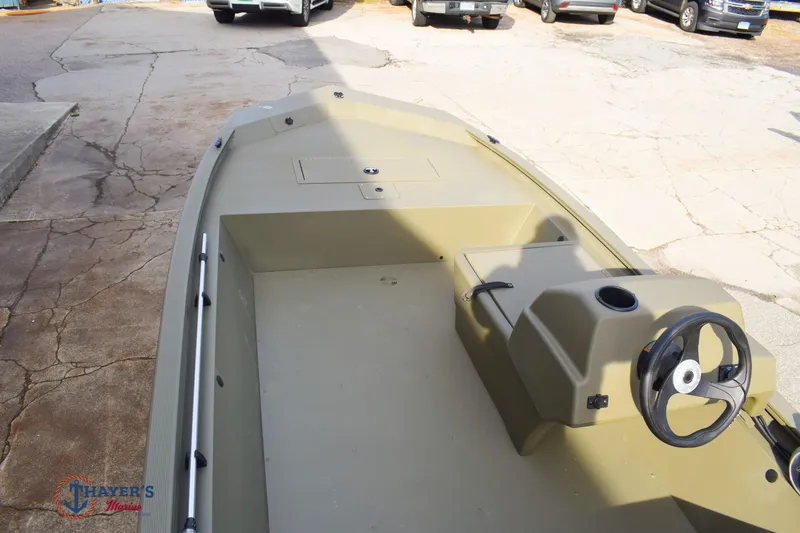 Slide: The Image of Tracker Grizzly 1648 SC 2026 - 9