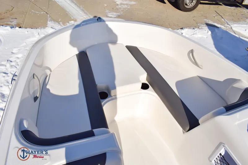 Slide: The Image of Bayliner Element E16 2026 - 10