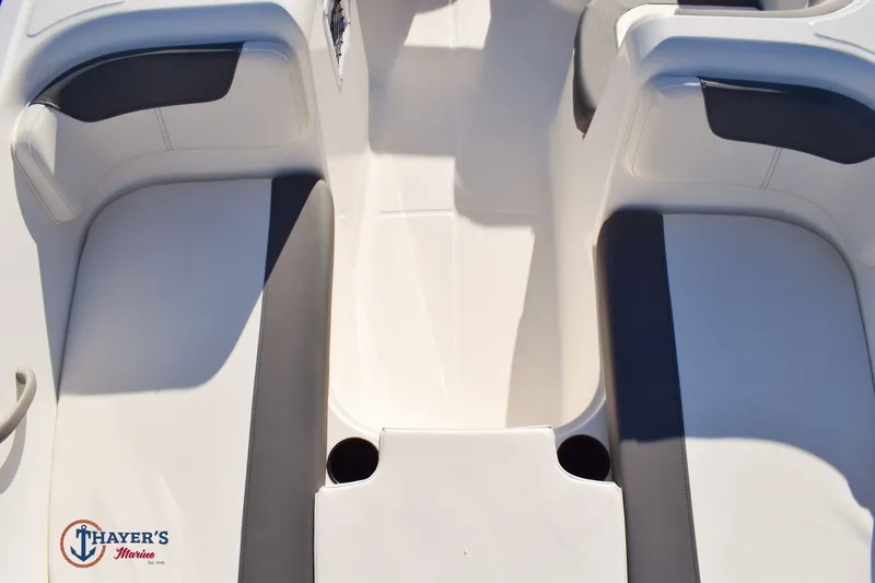 Slide: The Image of Bayliner Element E16 2026 - 14